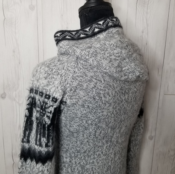 Kactus Artesanias • Hooded Alpaca Sweater - Picture 5 of 5